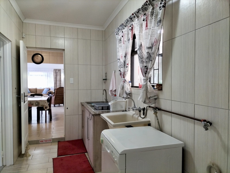 5 Bedroom Property for Sale in Fraaiuitsig Western Cape